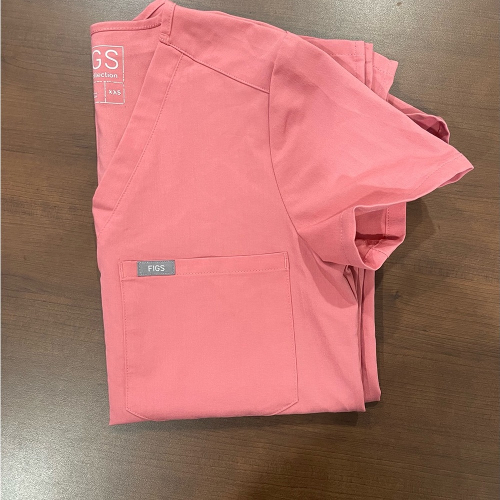 Figs one pocket scrub top no stains or rips